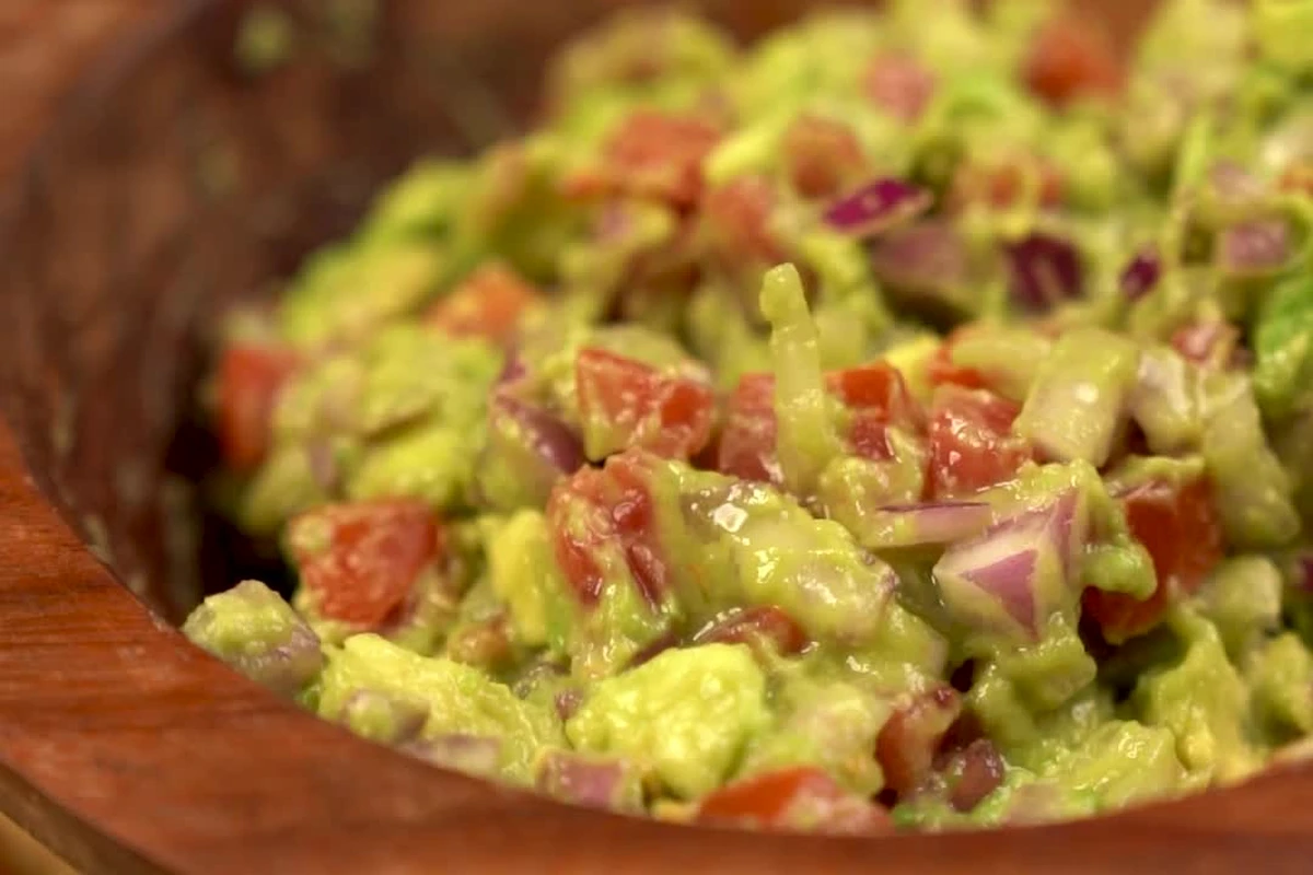 Guacamole mit Tomate und Limette